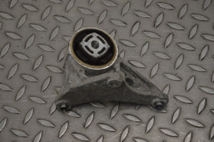 Suport motor dreapta PORSCHE Taycan 2021 OEM: 9J1226A | 21333510