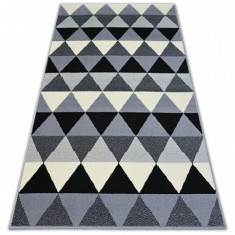 Covor BCF Base Triangles 3813 Triunghiuri negru si gri, 160x220 cm
