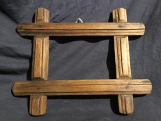 arta / design / vintage - Rama taraneasca model deosebit realizata din lemn pentru fotografii icoana etc !