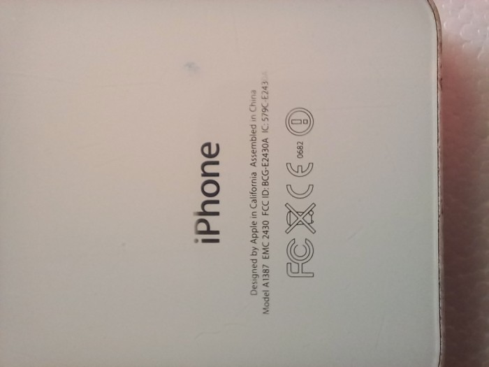 Iphone 4S model A1387 alb Defect