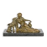 Doamna cu caine-statueta din bronz cu un soclu din marmura DC-48