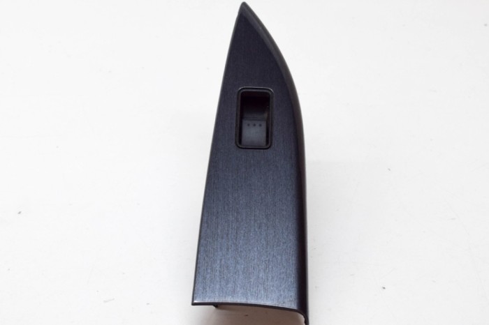 Buton geam ușă st&acirc;nga spate MAZDA 6 Station Wagon GY 2005 OEM: GP9F66380,G31K,GP9A685L6,GR1D 13818834