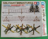 Kit BARRICADE SET Firma TAMIYA Cod 35027 Scara 1/35 Nr piese 50 DIORAMA MACHETA FIGURINE ASAMBLARE HOBBY WWII SOLDAȚI GERMANI AMERICANI RUȘI