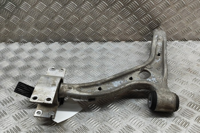 Braț inferior dreapta față MERCEDES-BENZ CLA Coupe C117 2016 OEM: A2463304800,A2465463080 29794417