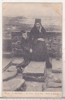 bnk cp E Renouf - La Veuve - Ile de Sein - Muzeul din Quimper - necirculata foto