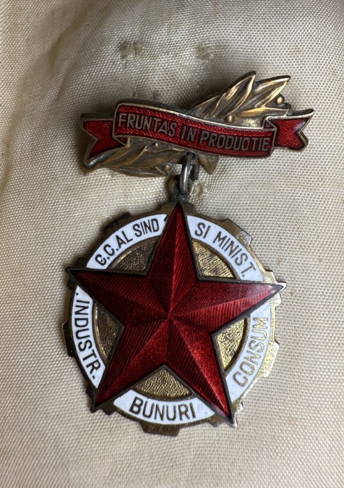 Insigna Fruntas in Productie varianta stea emailata medalion dublu