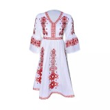 Cumpara ieftin Rochie traditionala evazata alba cu motiv geometric rosu - RTM43