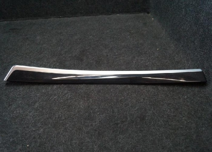 Ornament panou ușă st&acirc;nga față BMW 5 F10 2015 OEM: 9171781 2286914