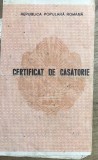 ACTE (4) Certificat de căsătorie RPR, evaluare: stare acceptabilă, prezintă o dungă/pliu de &icirc;ndoire la mijloc