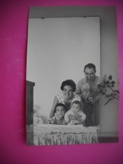 HOPCT 167 F FAMILIE CU COPII -FOTOGRAFIE VECHE TIP CP