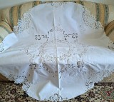 Fata de masa Vintage din bumbac cu broderie manuala cu panglici Battenburg- ALB