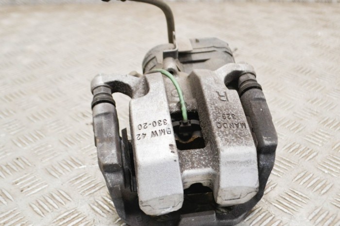Etrier de fr&acirc;nă dreapta spate BMW 3 G20, G28 2021 OEM: 8832480 15394175