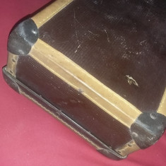 geamantan tip valiza RETRO 40 cm/23 cm/12 cm,margini piele,colturi alama,T.GRATU