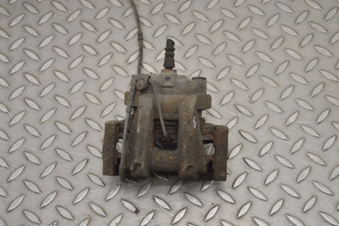 Etrier de fr&acirc;nă dreapta spate BMW 1 F20 2013 OEM: Hatchback | 17819123