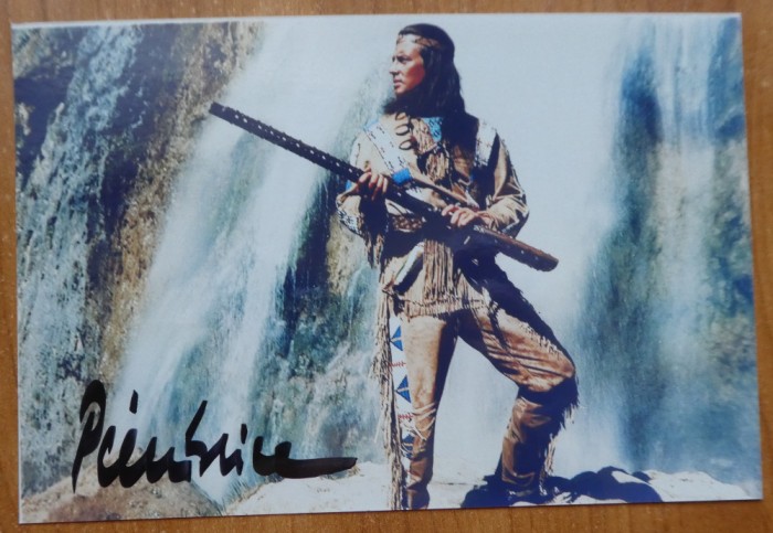 Autograf al actorului francez Pierre Brice cunoscut pentru rolurile din ciclul de filme cu Winnetou si Dacii, de Sergiu Nicolaescu