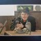 Carte postala barbat si caine, inceput de secol XX