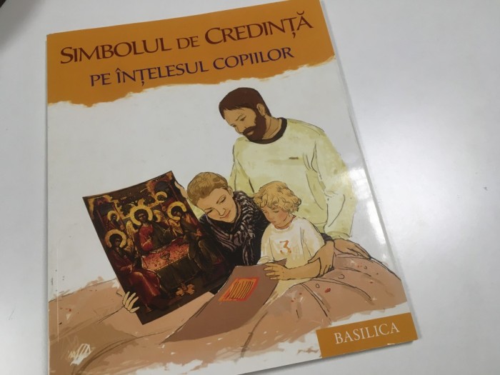 Crezul/ Simbolul de credinta pe intelesul copiilor. Editura Basilica a Patriarhiei Romane 2011 Cu ilustratii in text( grafica Manastirea Stavropoleos)