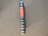 A. MACLEAN UNDE SE AVINTA VULTURII Roman Cartonata 1984 Meridiane 268 pagini stare foarte buna