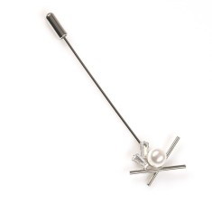 Brosa ac cu perla alba si design geometric