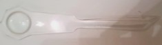 GE - Un foarte interesant deschizator desfacaror de scrisori, din plexiglas, prevazut cu o lupa rotundă (D: 3 cm) / L: 20,50 cm 25 g / nu are marcaje