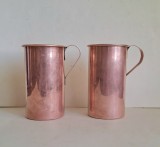 Doua cani din cupru, fabricate in Danemarca