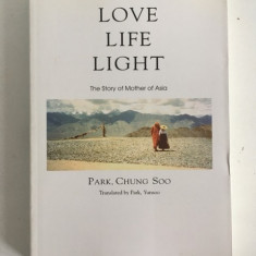 DD - LOVE LIFE LIGHT: THE STORY OF MOTHER OF ASIA, Chung Soo Park (Author)