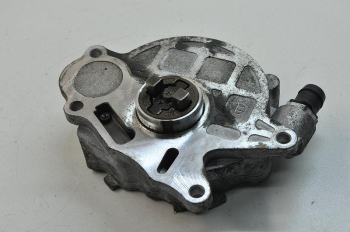 Pompa de vacuum AUDI TT 8J3 2009 OEM: 03L145100 | 2836342