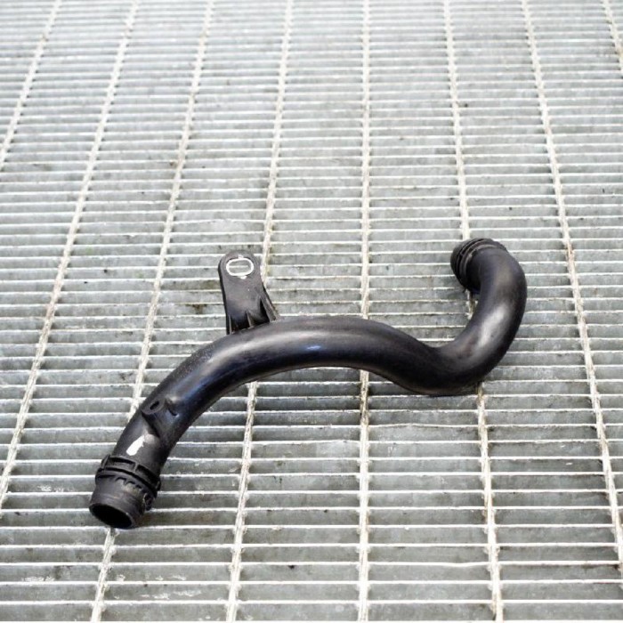 Furtun radiator răcire st&acirc;nga AUDI Q5 FY 2017 OEM: 04L121071G 3336683