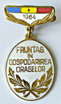 INSIGNA FRUNTAS IN GOSPODARIREA ORASULUI 1964 foto