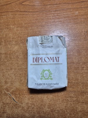 pachet de tigari diplomat - intreprinderea de tigarete bucuresti - din anii &amp;#039;70 - &amp;#039;80 - nu contine tigari foto