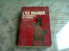 L&amp;#039;ILE MAGIQUE . LES MYSTERES DU VAUDOU - WILLIAM SEABROOK (CARTE IN LIMBA FRANCEZA) foto
