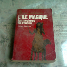L'ILE MAGIQUE . LES MYSTERES DU VAUDOU - WILLIAM SEABROOK (CARTE IN LIMBA FRANCEZA)