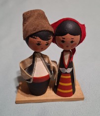 Fata si baiat in costum traditional - papusa arta decorativa, anii 1970, Jucarie de colectie