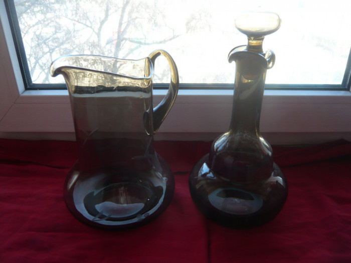 Sticla pt lichior si Cana mare pt apa din sticla veche fumurie ,h=27cm si 21cm