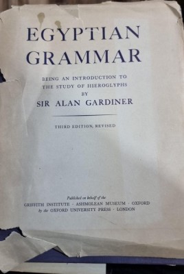 Egyptian Grammar. Being an introduction to the study of hieroglyphs by Sir Alan Gardiner - Third Edition foto