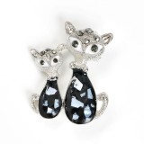 Brosa martisor pisici decorate cu pietre negre