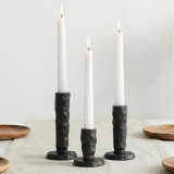 Suporturi pentru lum&acirc;nări conice din font, set de 3 piese, decor de masă cu textură de ciocănit &ndash; Negru