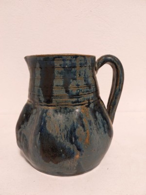 Vas ceramic cu cioc si toarta / carafa, artist made, 17cm inaltime, glazura albastra foto