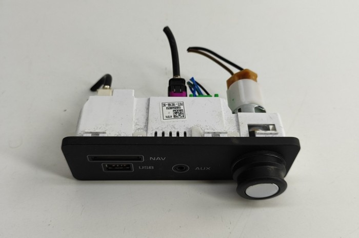 Port USB/AUX-In JAGUAR XE X760 2015 OEM: FK72-19C166-BC 29438451