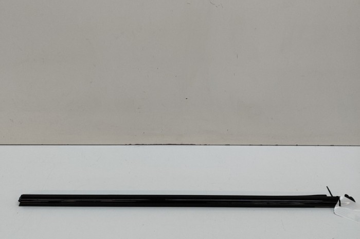 Chedar geam ușă dreapta față BMW 5 G60 2025 OEM: 5A058D8 31548035