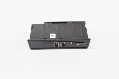 USB MERCEDES-BENZ C W205 2015 OEM: A2058200526 20571383 foto