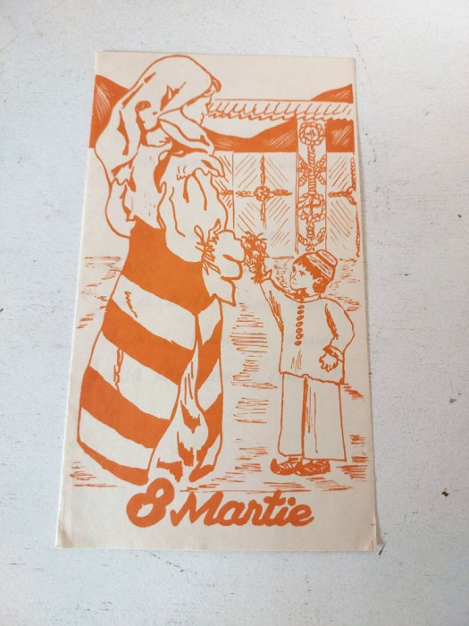 Felicitare veche anii 80, 8 Martie, cu femeie imbracata in port popular Maramures, si copil care ofera flori