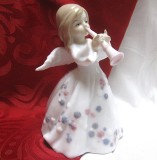 BIBELOU FIGURINA PORTELAN FETITA INGERAS CU FLAUT 14 CM