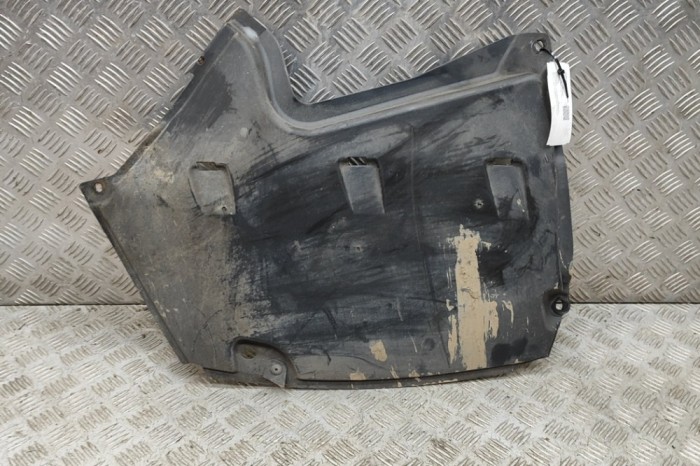 Scut motor dreapta spate AUDI A4 Avant 8W5, B9 2017 OEM: 8W0825219A | 23504106