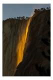 Tablou Canvas, "Cascada aurie &icirc;n amurgul serii", Apus, Cascadă, Aurie, Spectacol, Nisip, Strălucire, St&acirc;ncă, Natură, Magie, 26 x 39 cm, CMCLASS