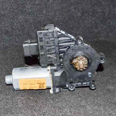 Motor macara geam ușă dreapta față OPEL ASTRA G Hatchback F48_, F08_ 2000 OEM: 119951200,90521882 2151209 foto