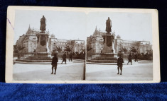 STATUIA LUI MIRON COSTIN SI TEATRUL NATIONAL DIN IASI , FOTOGRAFIE STEREOSCOPICA , MONOCROMA, PE SUPORT DE CARTON , CCA. 1900 foto