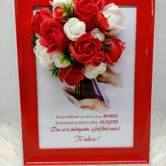 Rama A4 cu decorațiune de flori de săpun și text "Te iubesc!"