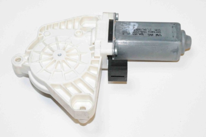 Motor macara geam ușă dreapta față VW GOLF VII 5G1, BQ1, BE1, BE2 2016 OEM: 5Q4959802 2205394