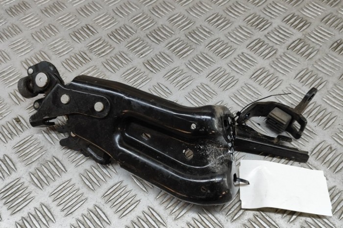 Balama ușă st&acirc;nga spate VW SHARAN 7N1, 7N2 2011 OEM: 7N0843647,7N0843647A | 30641386